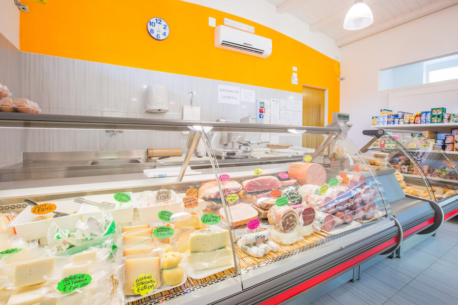 market e negozio del villaggio Verdemare di Vieste in Gargano