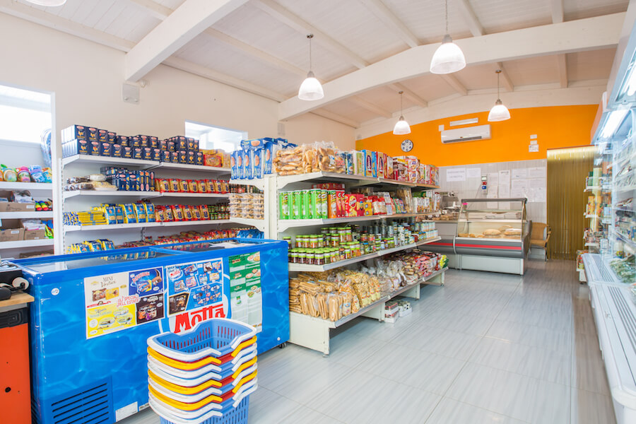 market e negozio del villaggio Verdemare di Vieste in Gargano