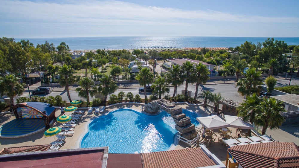 Baby pool with water games and village fountains verdemare vieste